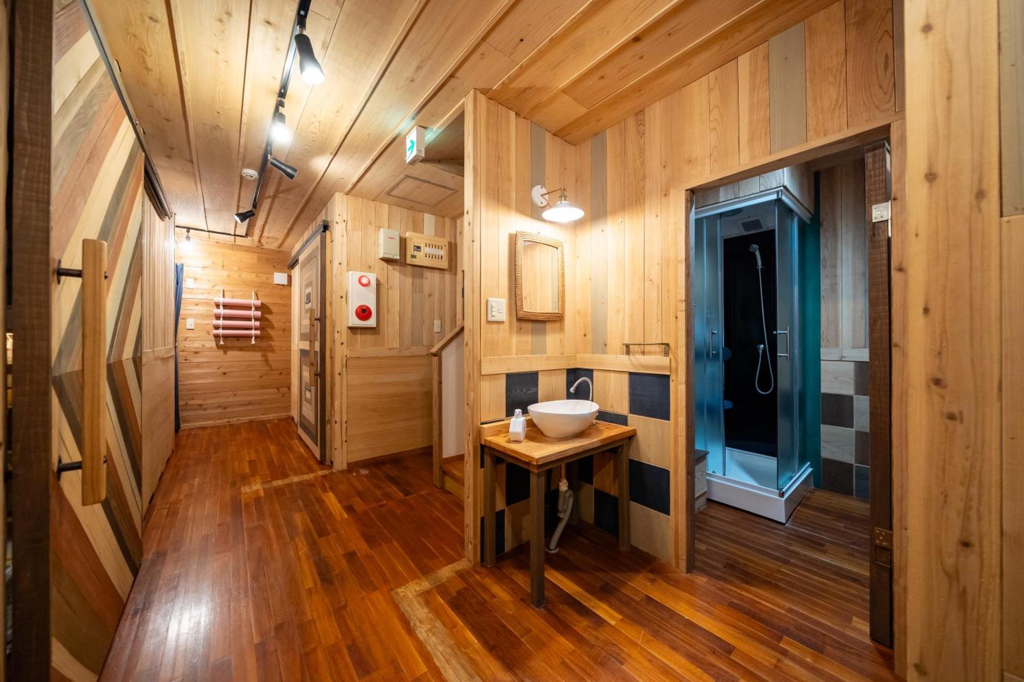 Mambo Hostel Okinawa Motobu Exteriör bild